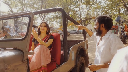 टी-सीरीज ने अलग अंदाज में जाह्नवी कपूर को विश किया बर्थडे, 'पेड्डी' के सेट से दिखाया पर्दे के पीछे का सीन