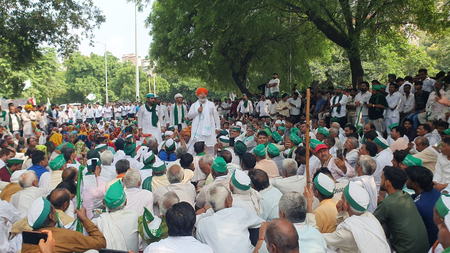 किसानों की मांगें पूरी होने तक जारी रहेगा धरना, राकेश टिकैत बोले-तीनों प्राधिकरणों के बाहर डटे रहेंगे किसान