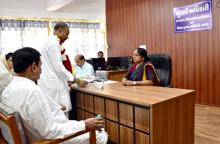 गुजरात: उमरेठ उपचुनाव के लिए छह उम्मीदवारों ने नामांकन दाखिल किया