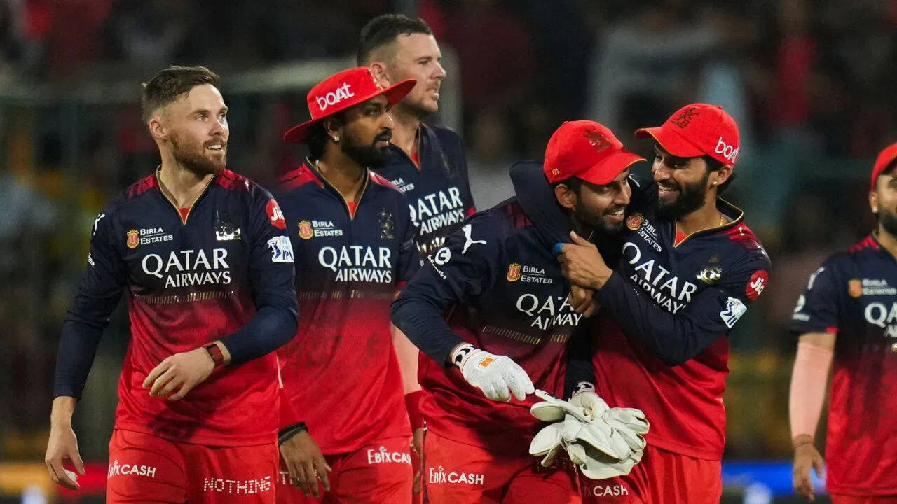 W,W,W,W... RCB के लिए 'सुपरमैन' बना ये खूंखार बॉलर, राजस्थान को उधेड़ जबड़े से छीनी जीत