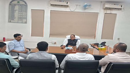 झारखंड में मंत्री से वार्ता के बाद 108 एंबुलेंस सेवा के कर्मियों ने प्रस्तावित हड़ताल वापस ली