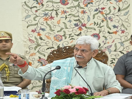 एलजी मनोज सिन्हा ने बालटाल बेस कैंप पहुंचकर अमरनाथ यात्रा की तैयारियों का लिया जायजा