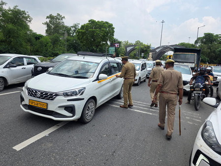 किसानों के जंतर-मंतर मार्च के आह्वान के बीच नोएडा-दिल्ली बॉर्डर पर हाई अलर्ट