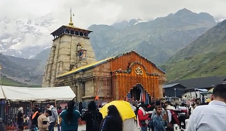 केदारनाथ धाम में उमड़ा आस्था का सैलाब, दर्शन करने वाले श्रद्धालुओं  का आंकड़ा 12.70 लाख पार