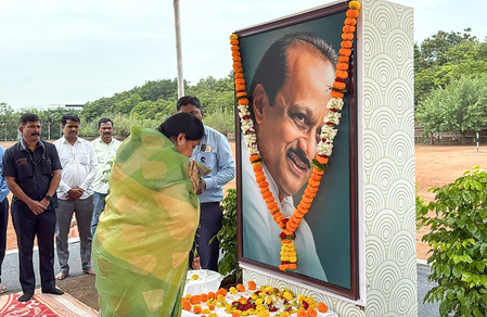 एनसीपी ने अजित पवार के लिए पद्म विभूषण की मांग की, सीएम देवेंद्र फडणवीस को लिखा पत्र