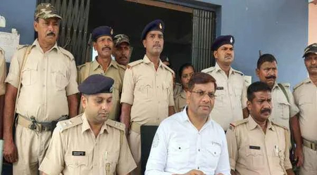 गिरिडीह में 50 लाख रुपए मूल्य की नकली ब्रांडेड विदेश शराब जब्त, फैक्ट्री सील