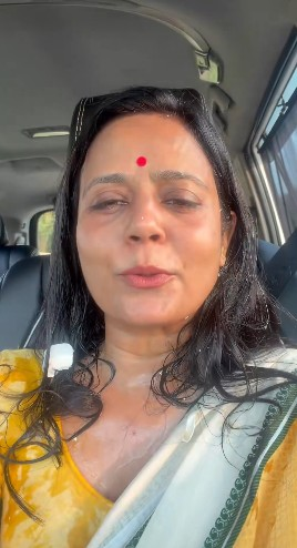 बंगाल के नदिया में पार्टी मीटिंग के दौरान टीएमसी सांसद महुआ मोइत्रा पर अंडे फेंके गए