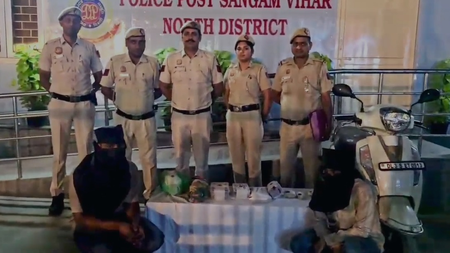 दिल्ली पुलिस ने चोरी के मामले में दो आरोपियों को किया गिरफ्तार, सोने-चांदी के गहने और नकदी बरामद