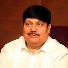 राहुल गांधी फ्रेंच में सोचते हैं, अंग्रेजी में अनुवाद करते हैं और हिंदी में बोलते हैं: अर्जुन सिंह