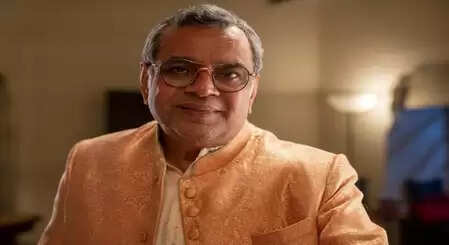 परेश रावल: 9 साल की उम्र में थिएटर में बिना टिकट घुसने वाला बच्चा कैसे बना भारतीय सिनेमा का दिग्गज अभिनेता?