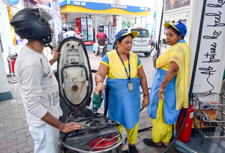 पेट्रोल और डीजल के रेट में हुई बढ़ोतरी, 86 पैसे पेट्रोल और 83 पैसे डीजल के दाम और बढ़े