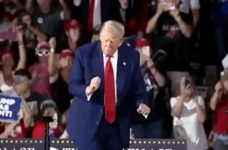 मिशिगन रैली में जमकर थिरके राष्ट्रपति ट्रंप, दूसरे कार्यकाल के 100 दिन पूरे होने का मनाया जश्न
