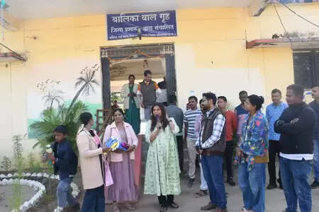 बीजापुर में महिला सशक्तीकरण कार्यक्रम, बालिकाओं को मिला सेनेटरी किट और करियर मार्गदर्शन