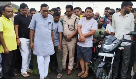 झारखंडः गिरिडीह में दिनदहाड़े युवक की गोली मारकर हत्या, आक्रोशित लोगों ने किया सड़क जाम
