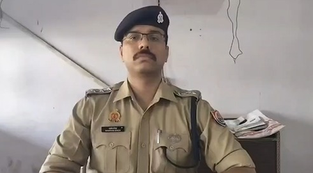 अलीगढ़ : दिनदहाड़े बेटी के सामने मां पर फायरिंग, पुरानी रंजिश से जुड़ा है मामला