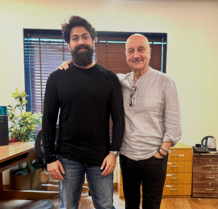 अनुपम खेर ने यश को बताया असाधारण प्रतिभा वाला कलाकार, बोले- 'उन्होंने रॉकी के किरदार में जान डाल दी थी'