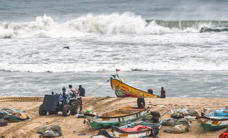 बंगाल की खाड़ी में बांग्लादेशी ट्रॉलर जब्त, 28 मछुआरे गिरफ्तार