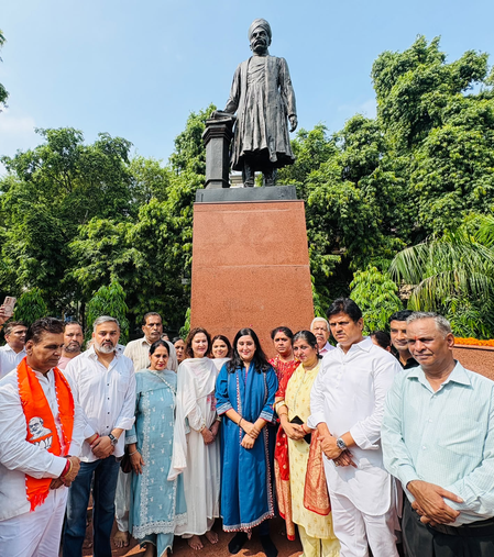 भारत छोड़ो दिवस: सांसद बांसुरी स्वराज और भाजपा नेताओं ने स्वतंत्रता सेनानियों व शहीदों को दी श्रद्धांजलि