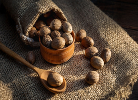 बच्चों के लिए संजीवनी है जायफल, आयुर्वेद से जाने सेवन से पहले की सावधानियां