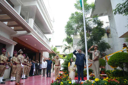 ध्वजारोहण के बाद कर्नाटक के सीएम डीके शिवकुमार बोले, समाज के सभी वर्गों को साथ लेकर चलेगी सरकार