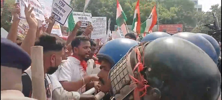 पटना की सड़कों पर उतरे दारोगा अभ्यर्थी, मुख्य परीक्षा रद्द करने का फैसला वापस लेने की मांग