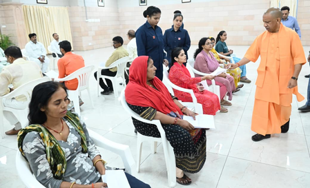 राजस्व मामलों के निस्तारण में देरी पर बोले सीएम योगी, समयसीमा के भीतर दिलाएं न्याय