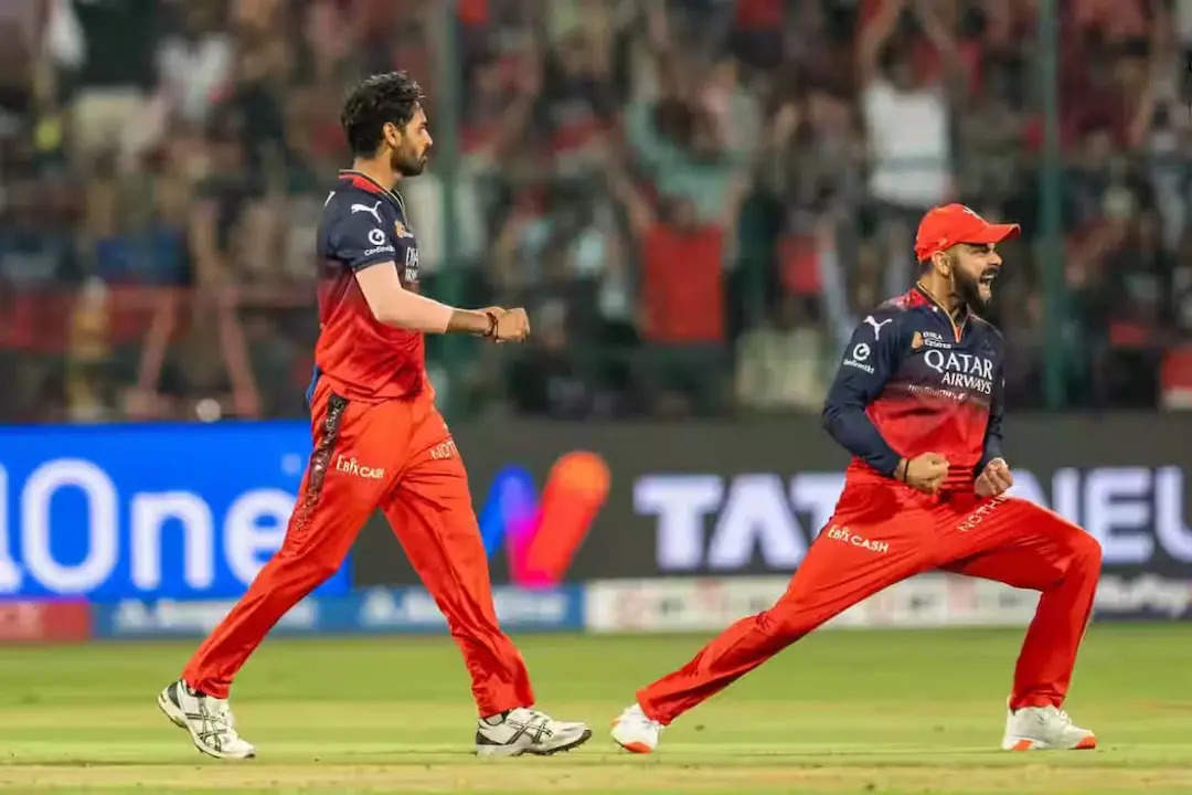 RCB vs DC Pitch Report: बेंगलुरु में टूट जाएगा सबसे बड़े स्कोर का रिकॉर्ड या तेज गेंदबाज ढाएंगे कहर? जानें कैसी है पिच रिपोर्ट