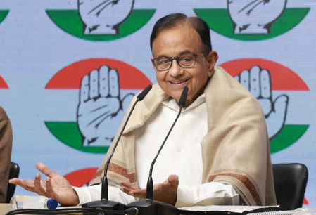 'दिमागी नक्सल' वाले बयान पर भाजपा ने कांग्रेस को घेरा, चिदंबरम पर नक्सलियों के बचाव करने का लगाया आरोप