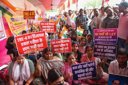 बीपीएससी टीआरई-4: शिक्षा मंत्री के आवास के बाहर संगीत शिक्षक पद के उम्मीदवारों ने किया विरोध प्रदर्शन