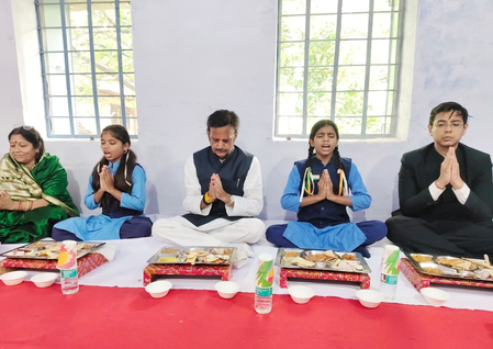 स्वाधीनता दिवस: मध्य प्रदेश में मंत्रियों ने बच्चों के साथ किया सह भोज