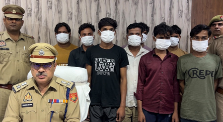 चोरी और लूट करने वाले गिरोह का भंडाफोड़, 8 आरोपी गिरफ्तार, लाखों के मोबाइल बरामद
