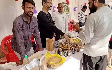 मध्य प्रदेश : जैविक खेती प्रोत्साहन अभियान को गति देने के लिए नीमच में हाट की शुरुआत