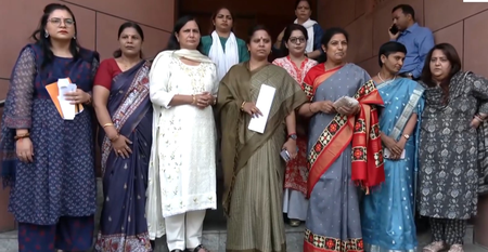 जेएनयू यौन उत्पीड़न मामला: एनसीडब्ल्यू प्रमुख से मिला भाजपा का प्रतिनिधिमंडल, सांसद के खिलाफ कार्रवाई की मांग