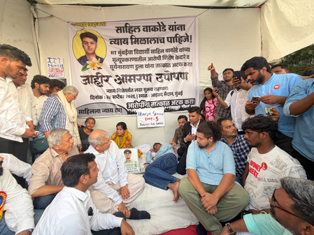 आईआईटी बॉम्बे छात्र साहिल वाकोडे के माता-पिता का अनशन पांचवें दिन भी जारी, प्रकाश आंबेडकर ने की मुलाकात