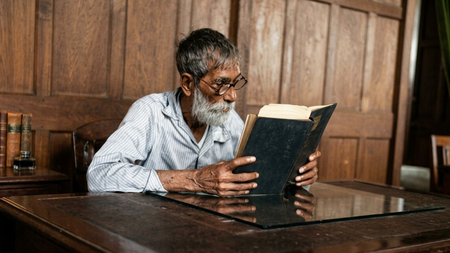 अंग्रेजी हुकूमत के रंगभेद को चुनौती दे बने महान वैज्ञानिक, जानिए आचार्य प्रफुल्ल चंद्र राय की प्रेरक गाथा