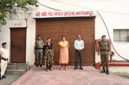 बिहार: भागलपुर में ईवीएम वेयरहाउस का निरीक्षण, गृहरक्षक भर्ती की 27 रिक्तियों को भरने की प्रक्रिया तेज करने के निर्देश