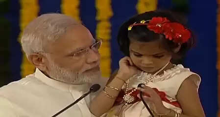 11 साल में जन आंदोलन बना 'बेटी बचाओ-बेटी पढ़ाओ', पीएम मोदी के 'गुजरात मॉडल' से बदली बेटियों की शिक्षा की तस्वीर