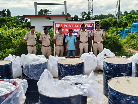 डीआरआई ने अगरतला में बिहार से आई मालगाड़ी से 6.54 करोड़ रुपए का प्रतिबंधित कफ सिरप जब्त किया