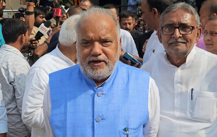 पीएम मोदी की नकल को लेकर बढ़ा राजनीतिक विवाद, एनडीए नेता बोले-जनता सब देख रही है