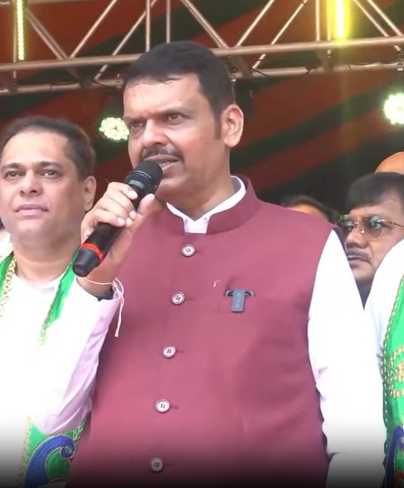 कानून के दायरे में ही मिलेगा मराठा आरक्षण, सरकार बातचीत के लिए तैयार : सीएम फडणवीस