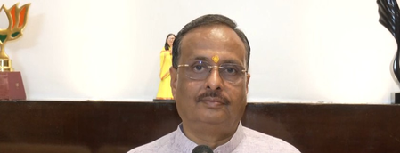 'चुनाव नजदीक आता है तो ये टीका, कलावा और मंदिर में शंख बजाने लगते हैं', सपा पर दिनेश शर्मा का निशाना