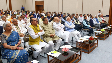 मंत्रिपरिषद की बैठक के बाद पीएम मोदी बोले- "सार्थक रही मीटिंग, विकसित भारत के लिए सुधारों पर हुई चर्चा'