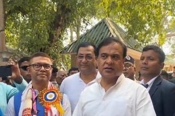 कांग्रेस की चुनावी रणनीति बांग्लादेशी मूल के मुसलमानों से प्रेरित : असम के सीएम