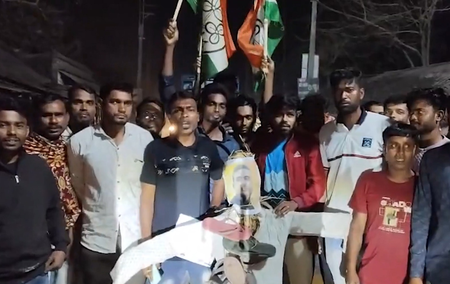 मतदाता सूची से नाम हटाने को लेकर तृणमूल कांग्रेस के कार्यकर्ताओं ने किया विरोध प्रदर्शन