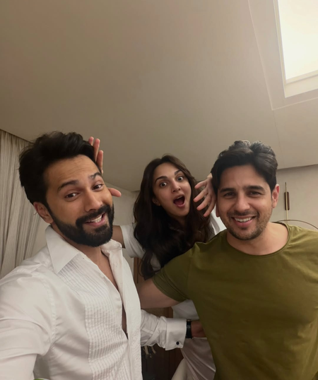 वरुण धवन ने शेयर की सिद्धार्थ और कियारा के साथ फोटो, कैप्शन में लिखा-बहस जरूर हुई पर...