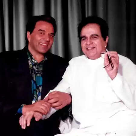 जब आधी रात अचानक दिलीप कुमार के घर पहुंचे थे धर्मेंद्र