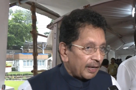 राम मंदिर पर विपक्ष कर रहा राजनीति, उनके लोग ही छोड़ रहे उनका साथ: दीपक केसरकर