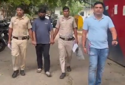 60 लाख रुपये की धोखाधड़ी करने वाले आरोपी को दिल्ली पुलिस ने गुजरात से किया गिरफ्तार