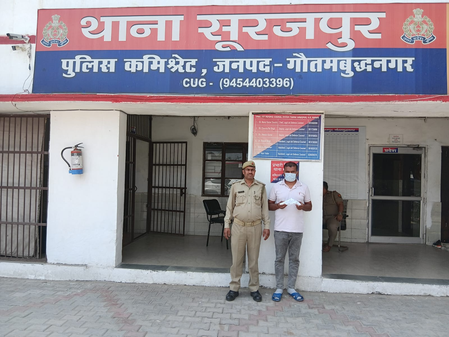 नोएडा में पुलिस की बड़ी कार्रवाई, हथियार के साथ इनामी गैंगस्टर गिरफ्तार