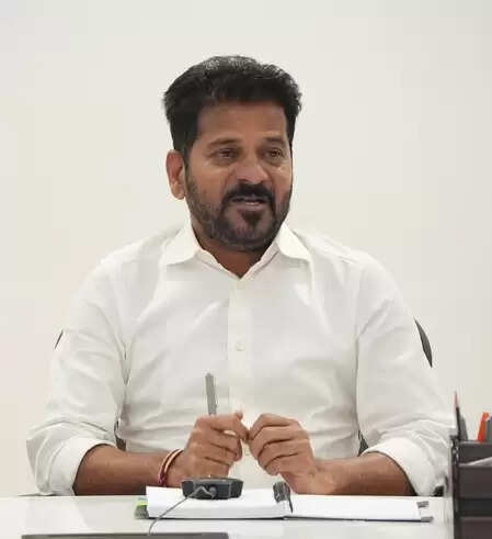 सऊदी बस हादसा: तेलंगाना के सीएम रेवंत रेड्डी ने जताया दुख, राहत के लिए बनाया कंट्रोल रूम